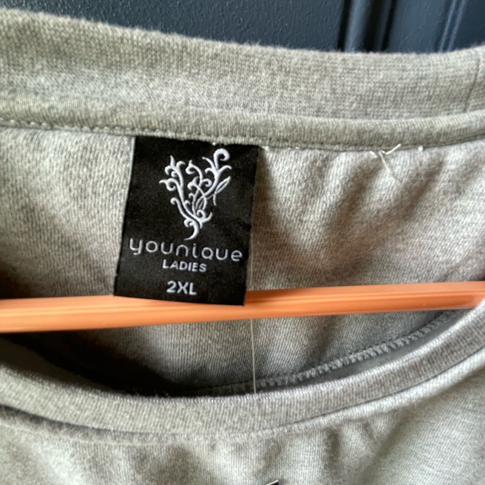 Younique, ladies, 2x, sweatshirt with pockets! Live, love, lashes NWT - Picture 3 of 7